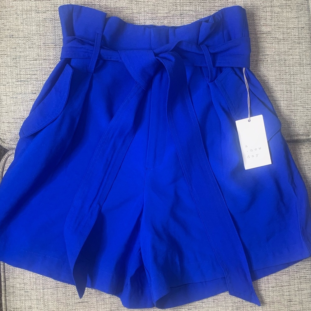 NWT TARGET - A New Day High Rise Utility Paper Bag Waist Shorts in Blue, Size 4 - Picture 4 of 5